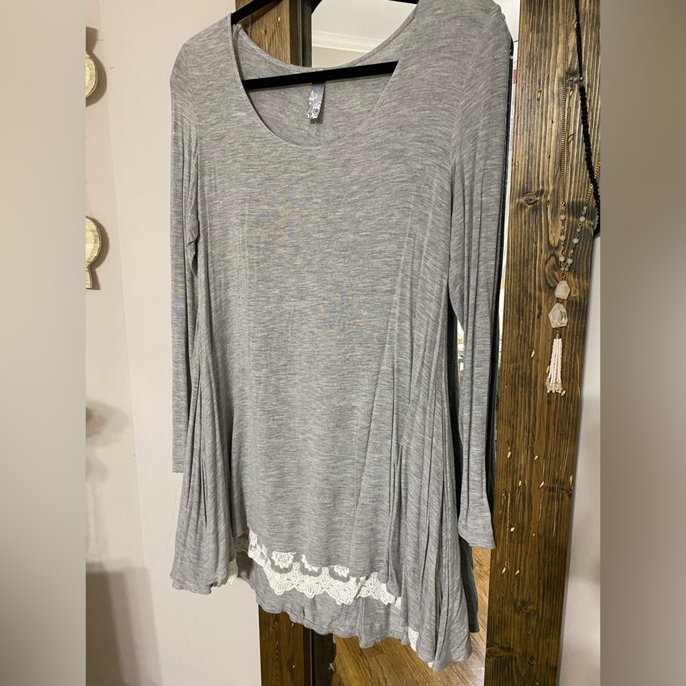 Boutique grey with lace underlay, long sleeve top